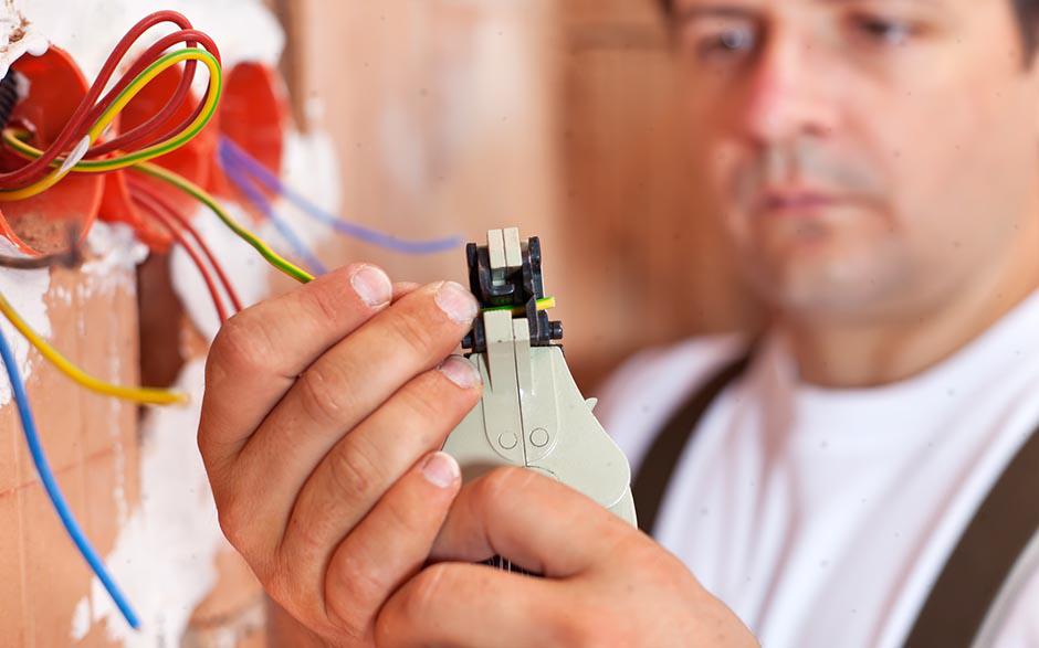 je recherche un électricien La Queue-en-Brie